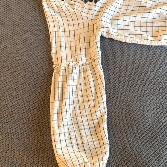 Abercrombie and Fitch Crop Top with Floral Embroidery - Picture 3 of 6